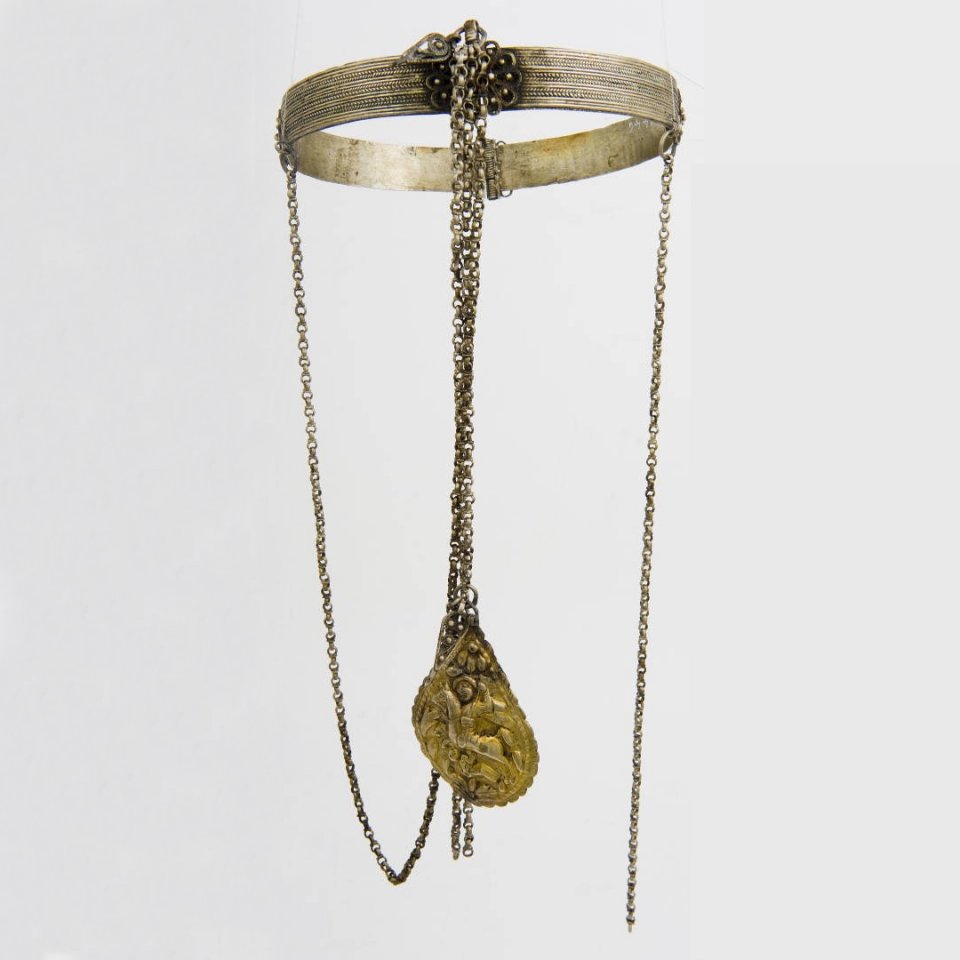 Ένας περίεργος λαιμοδέτης